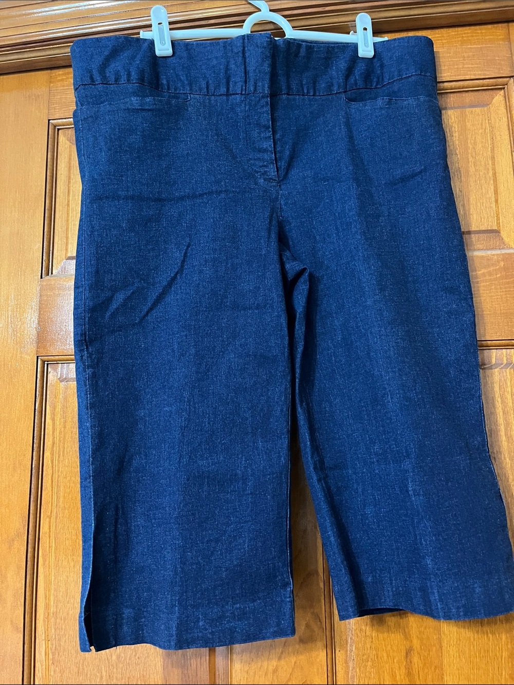 Hybrid Women’s Dark Blue Jean Jeans Capri